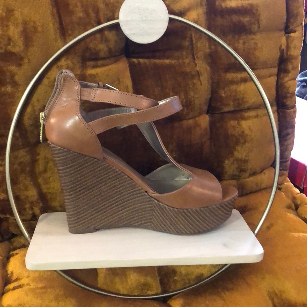 Guess size 8-Sammey Wedges